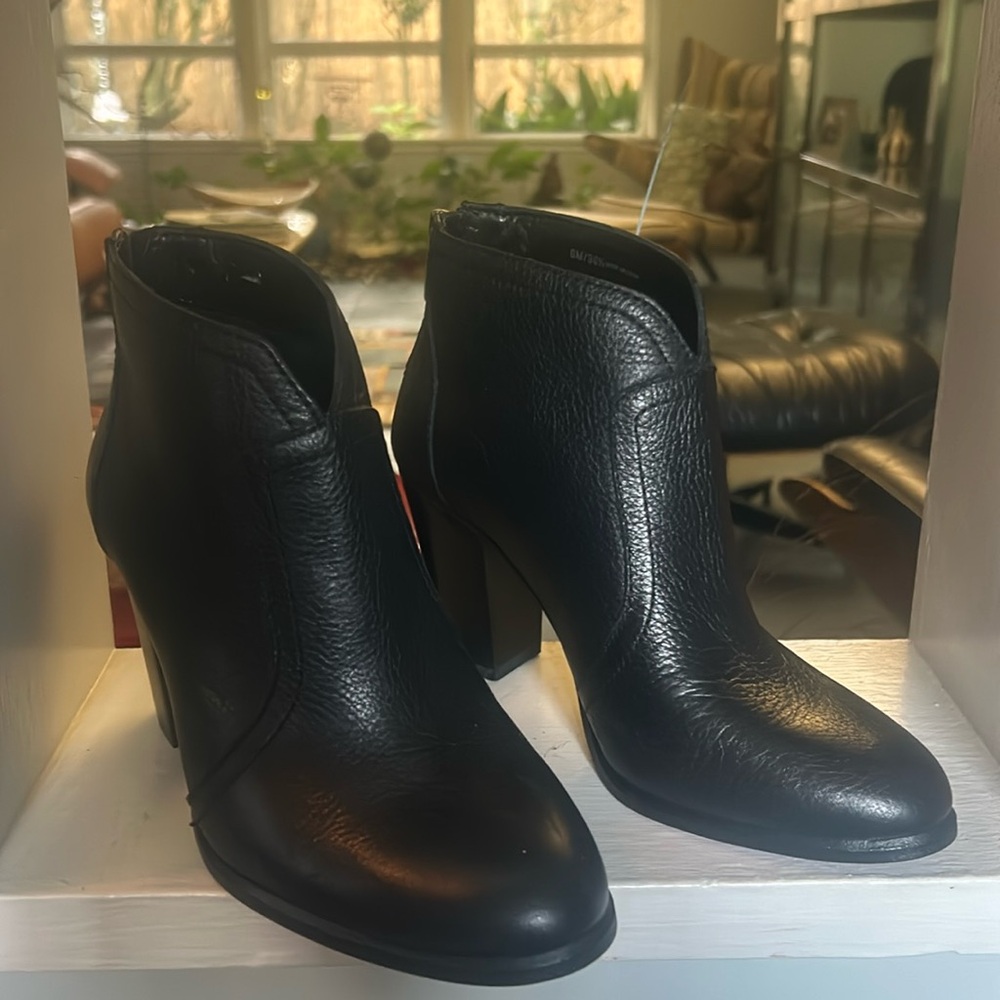 Vince Camuto black leather boots